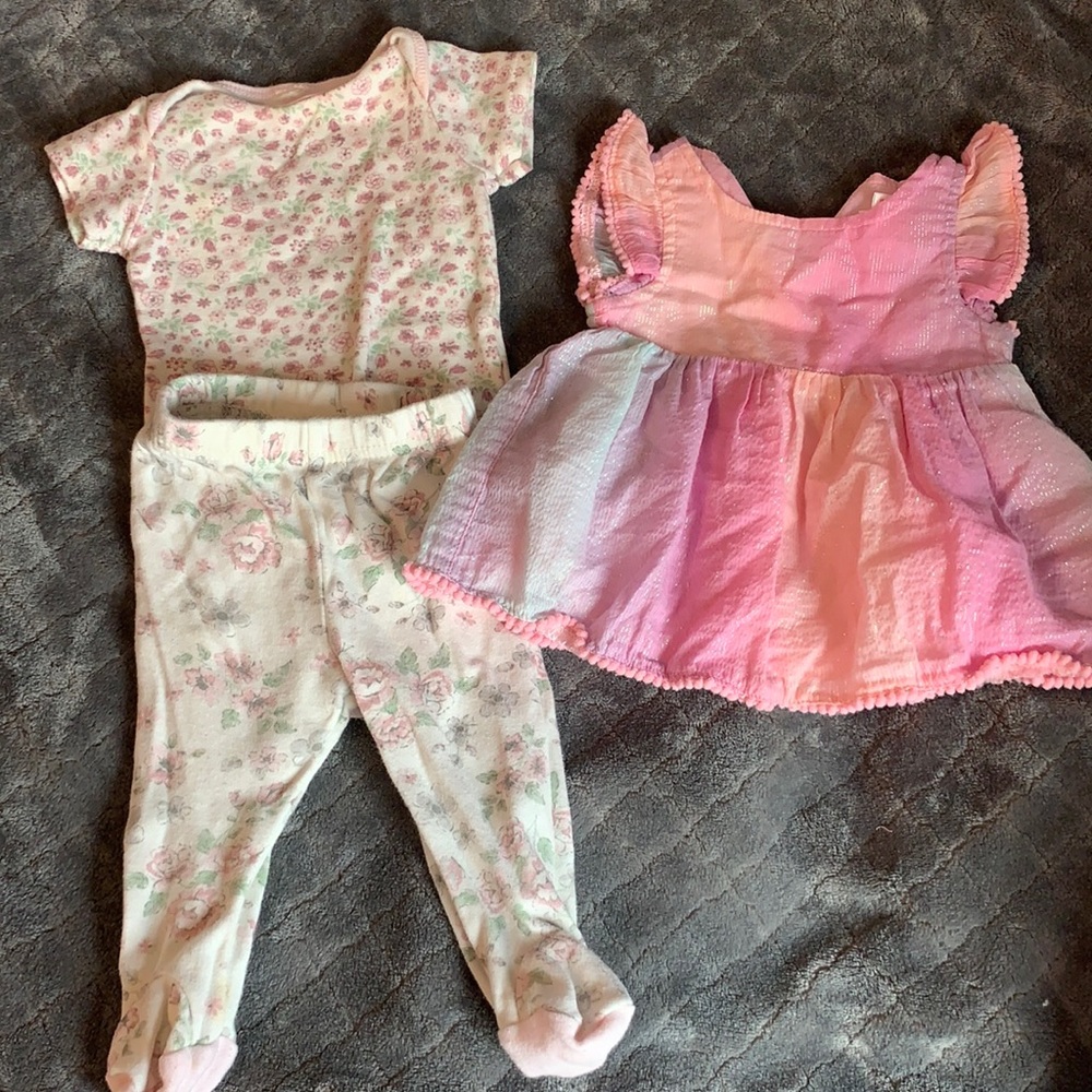 Adorable 0-3 months clothes in great condition